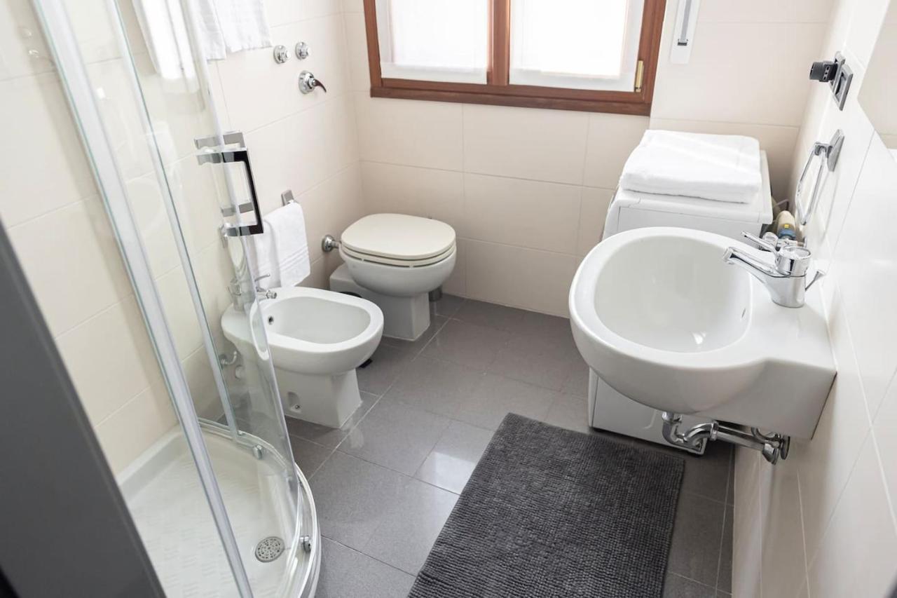Apartment Close To Duomo Милано Екстериор снимка