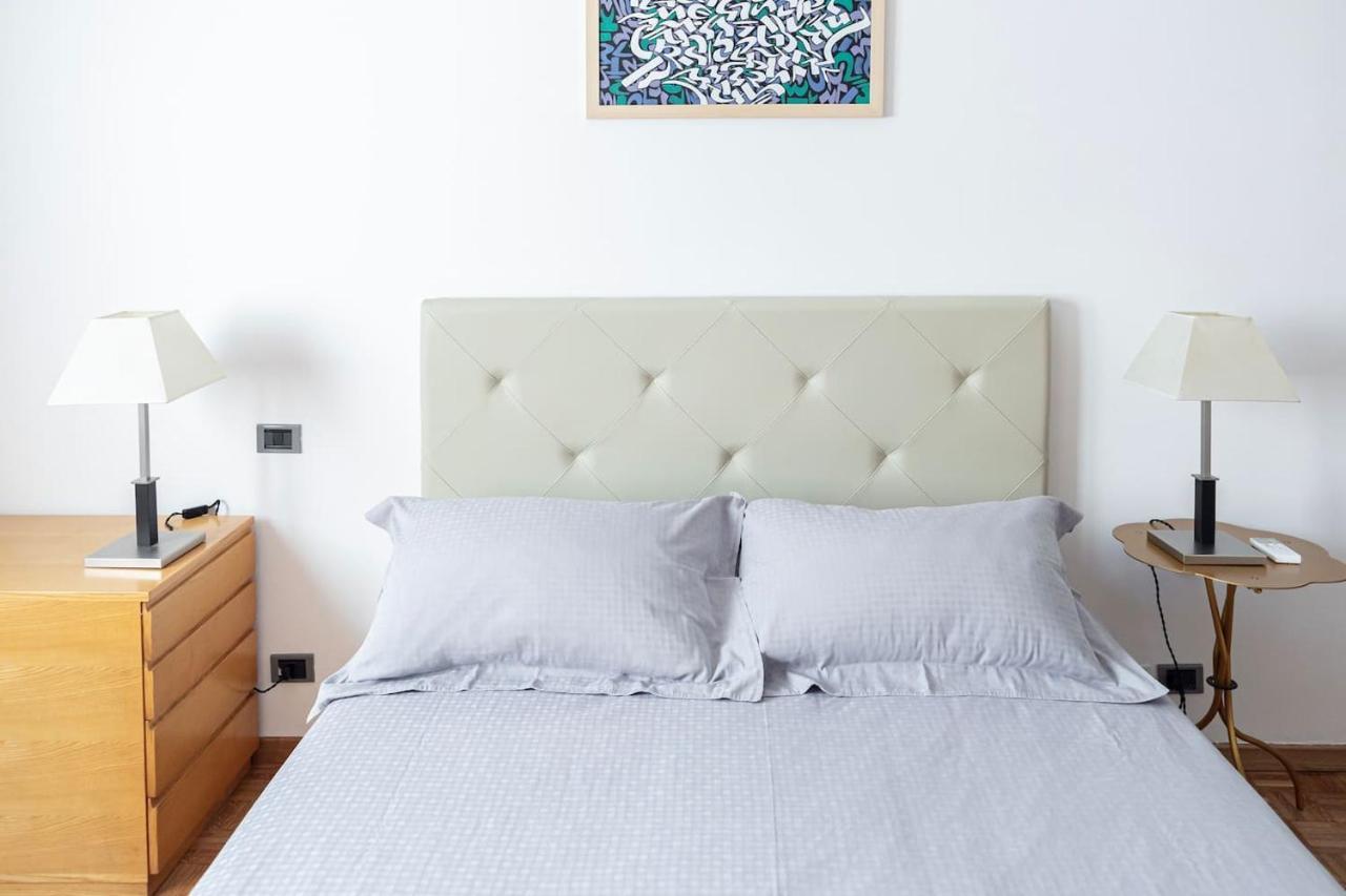 Apartment Close To Duomo Милано Екстериор снимка