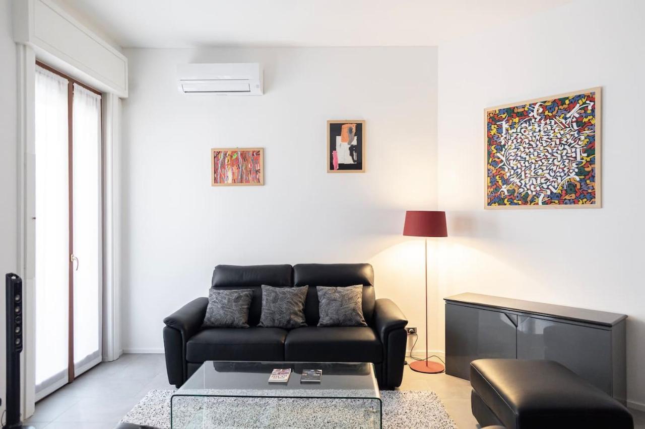 Apartment Close To Duomo Милано Екстериор снимка